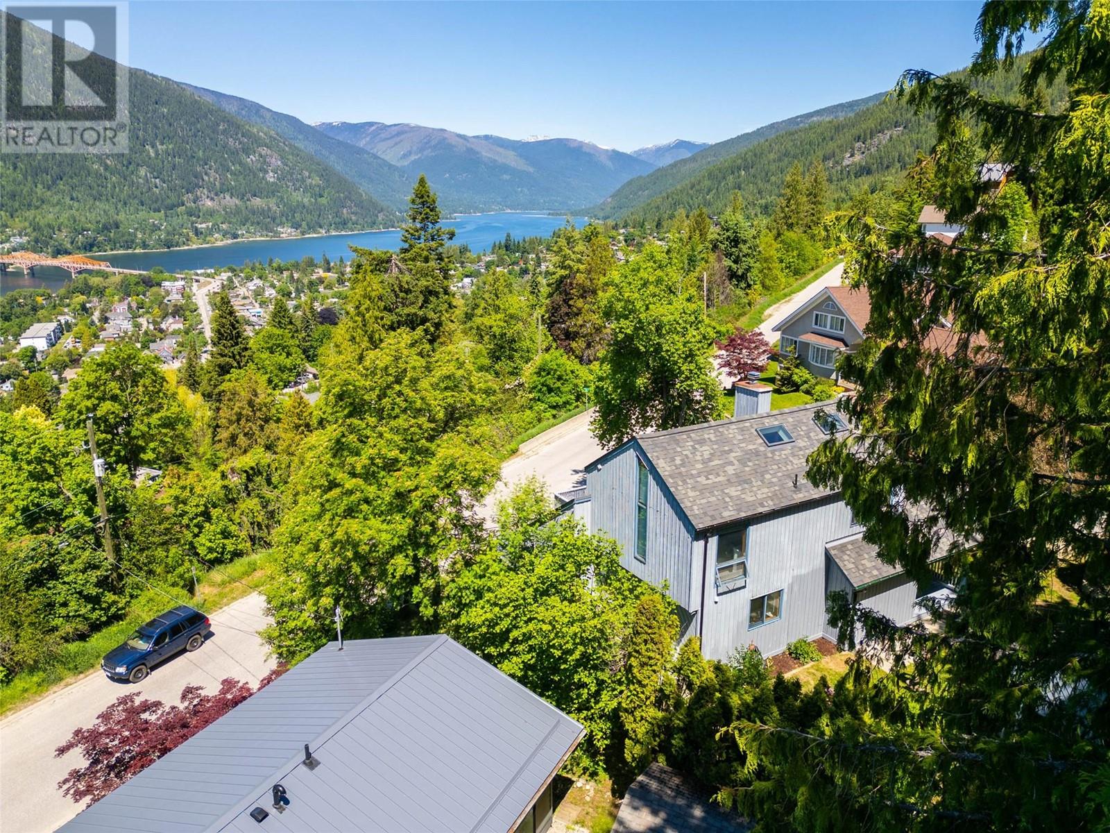 Photo 11 of 194 Trevor Street, Nelson BC