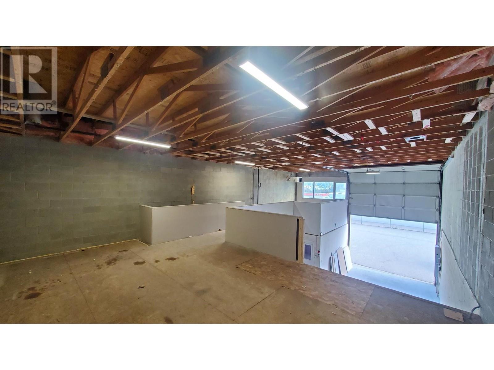  2322 Dominion Road, West Kelowna