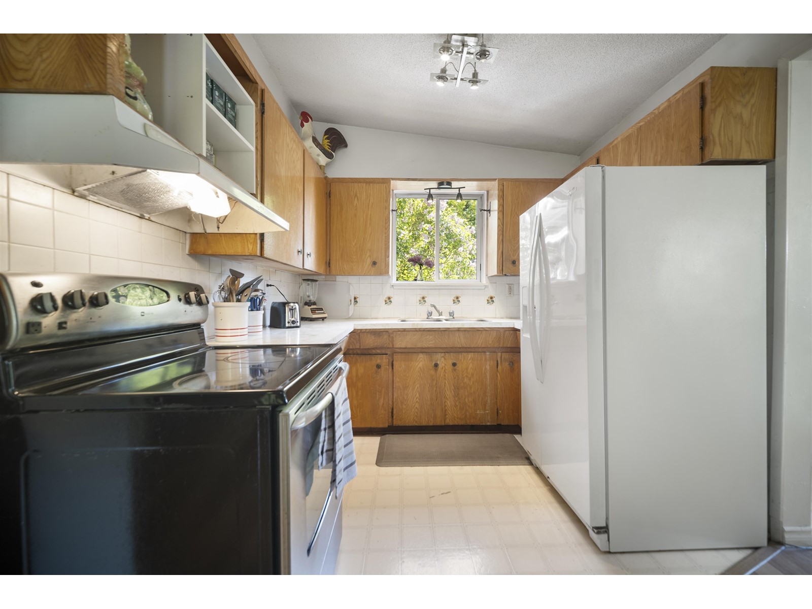 Photo 12 of 1056 Stevens Street, White Rock BC