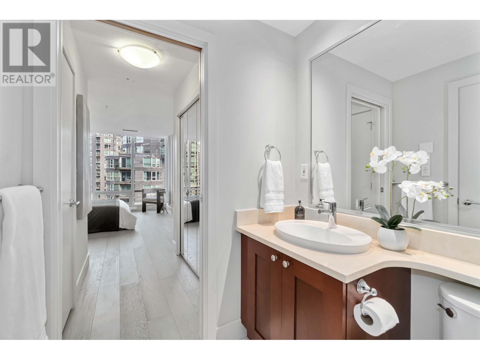 Photo 4 of 1007 590 Nicola Street, Vancouver BC