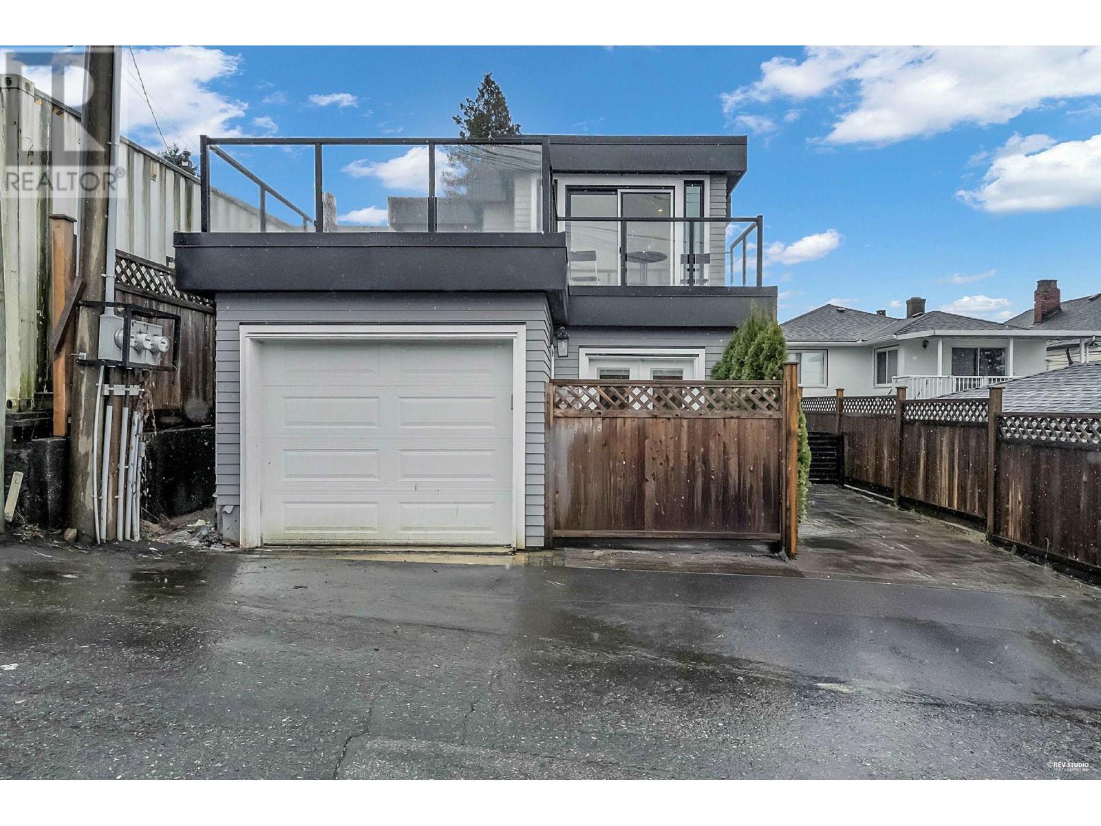 Photo 3 of 3429 Dundas Street, Vancouver BC