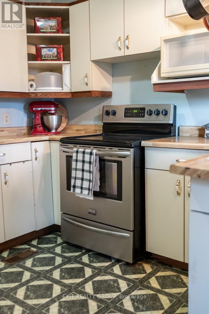 Photo 27 of 926 Grills Road, Quinte West ON