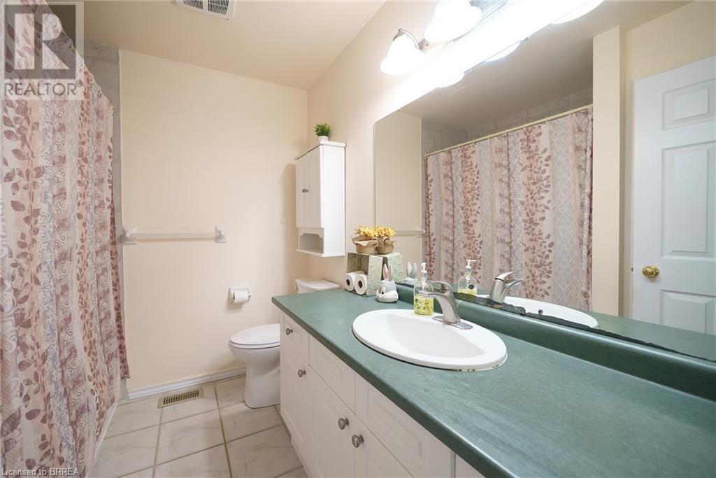 Photo 11 of 219 Balmoral Drive, Brantford ON