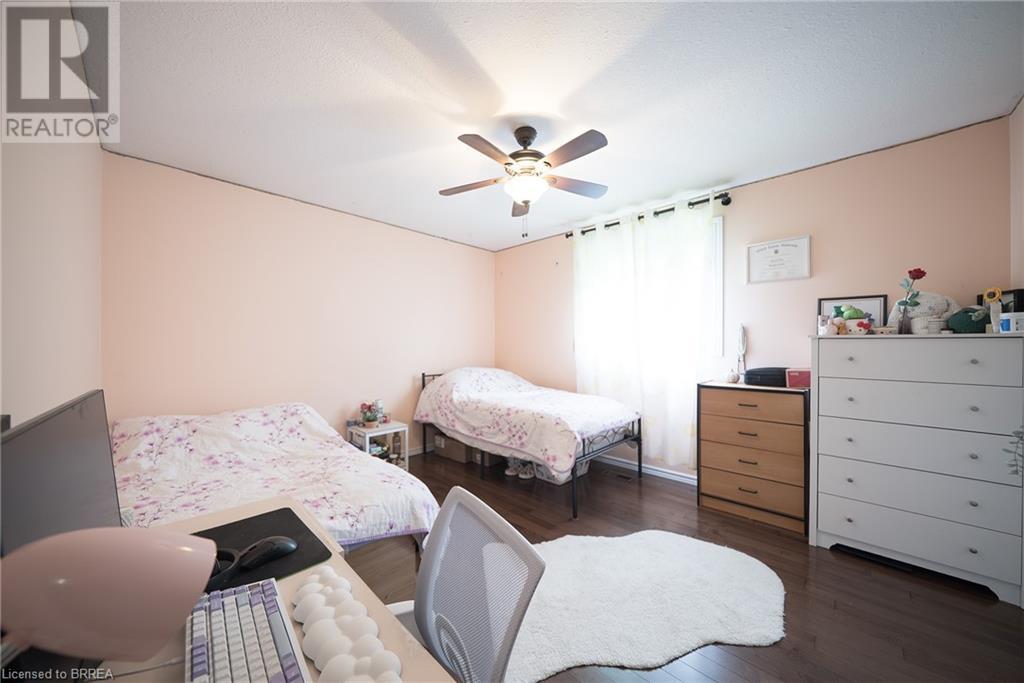 Photo 12 of 219 Balmoral Drive, Brantford ON