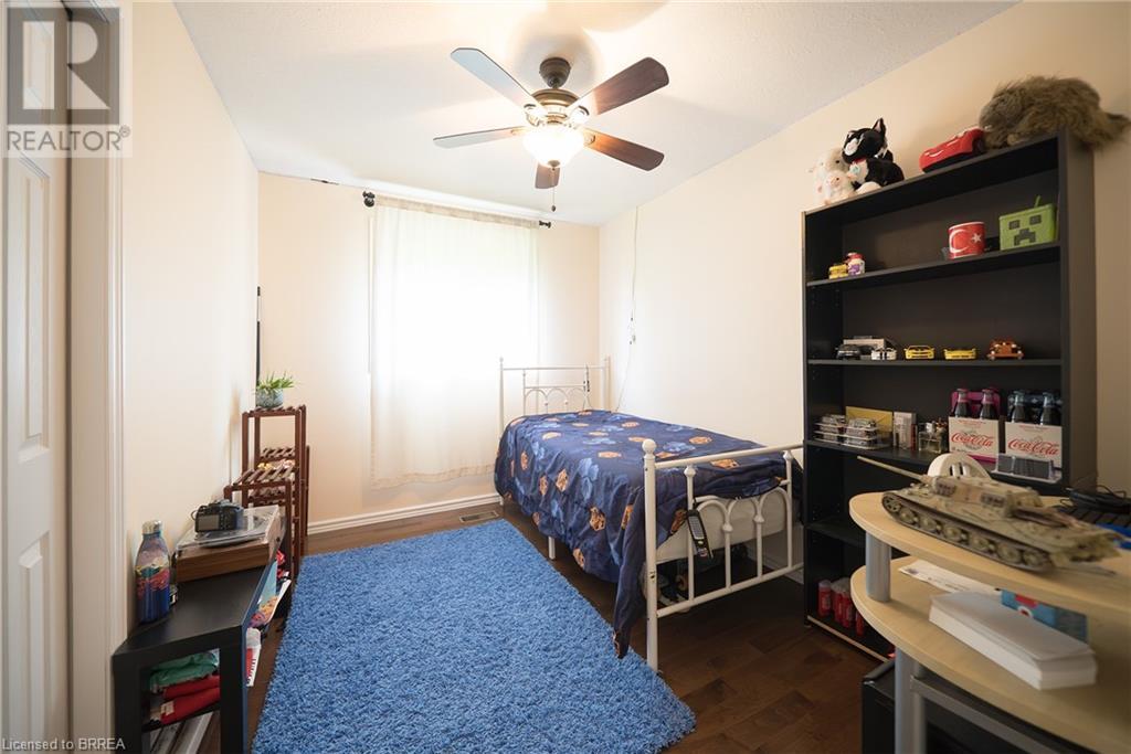 Photo 16 of 219 Balmoral Drive, Brantford ON