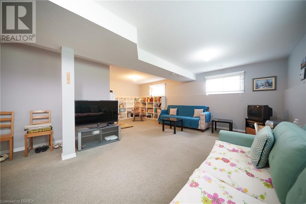 Photo 20 of 219 Balmoral Drive, Brantford ON