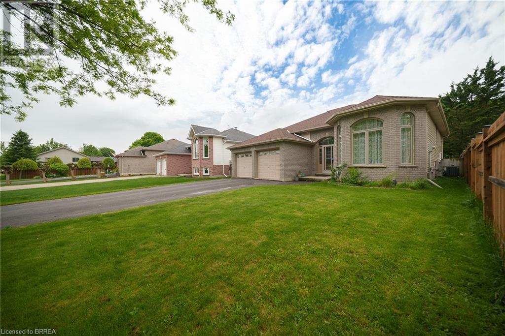 Photo 3 of 219 Balmoral Drive, Brantford ON