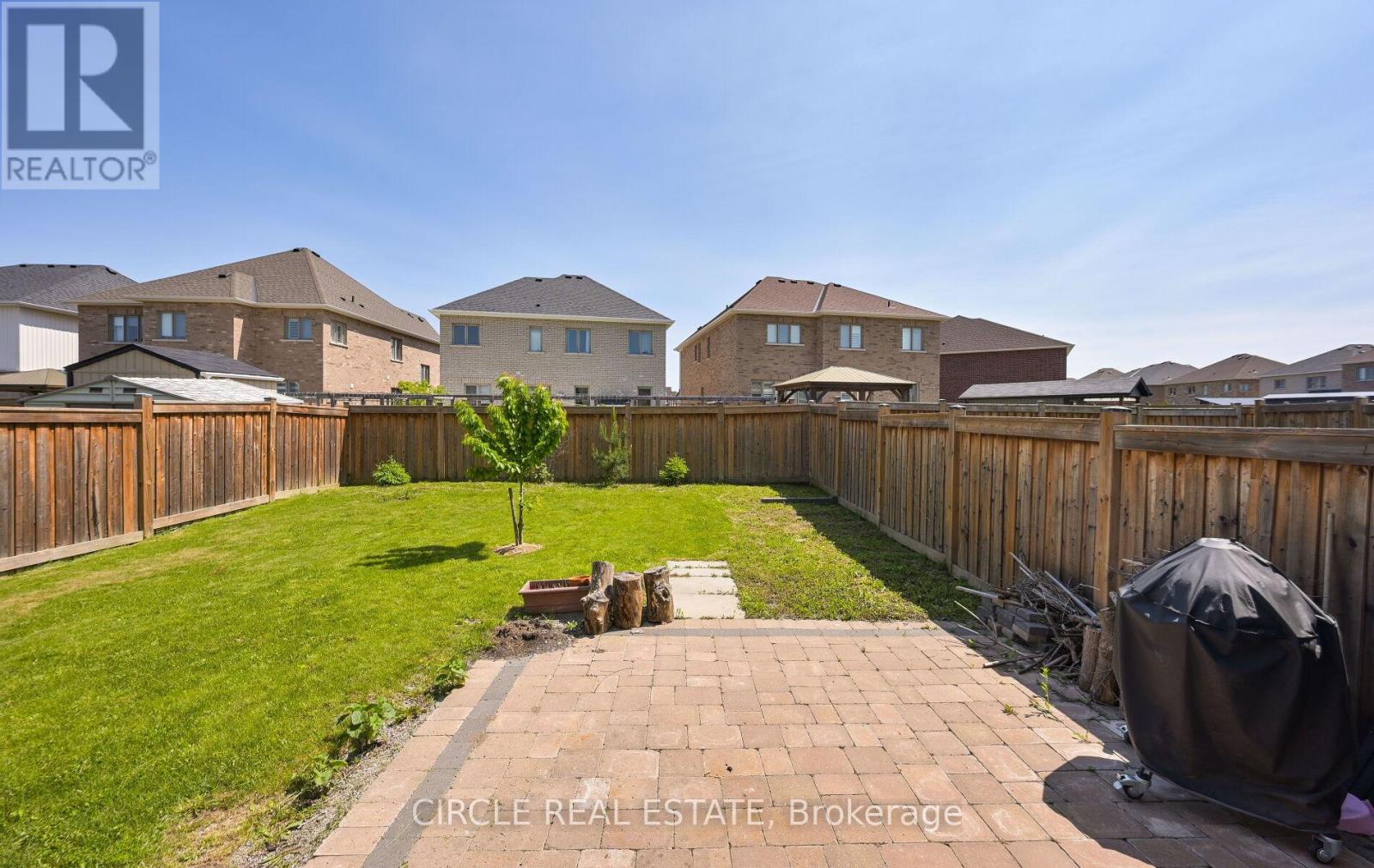 Photo 8 of 166 Sharpe Crescent, New Tecumseth ON