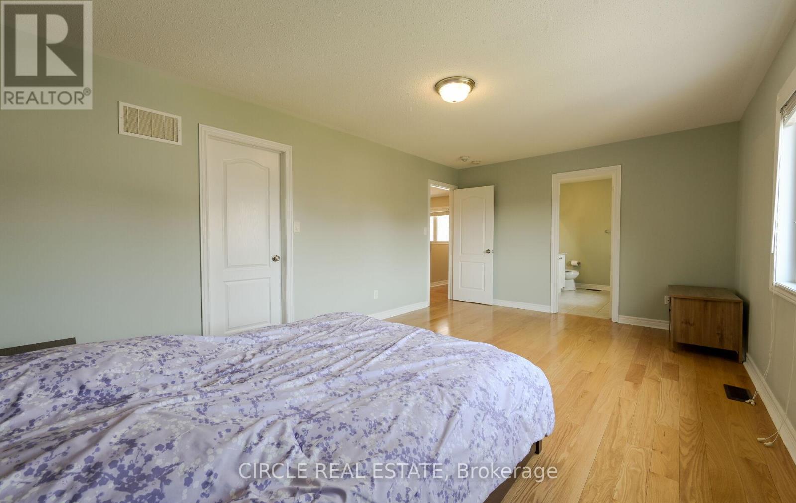 Photo 1 of 166 Sharpe Crescent, New Tecumseth ON
