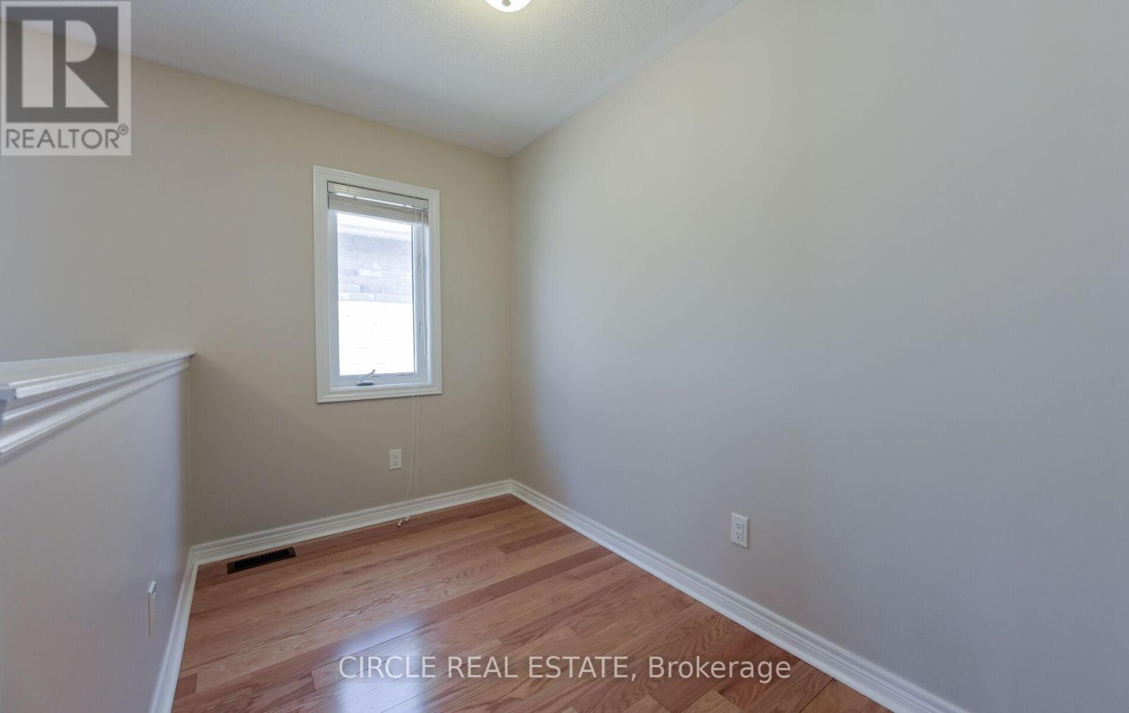 Photo 6 of 166 Sharpe Crescent, New Tecumseth ON
