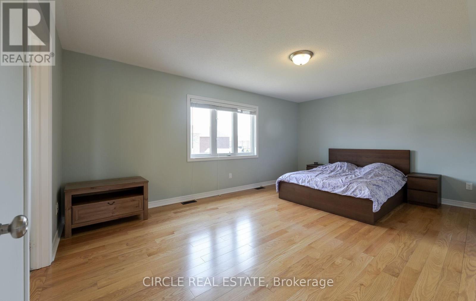 Photo 10 of 166 Sharpe Crescent, New Tecumseth ON