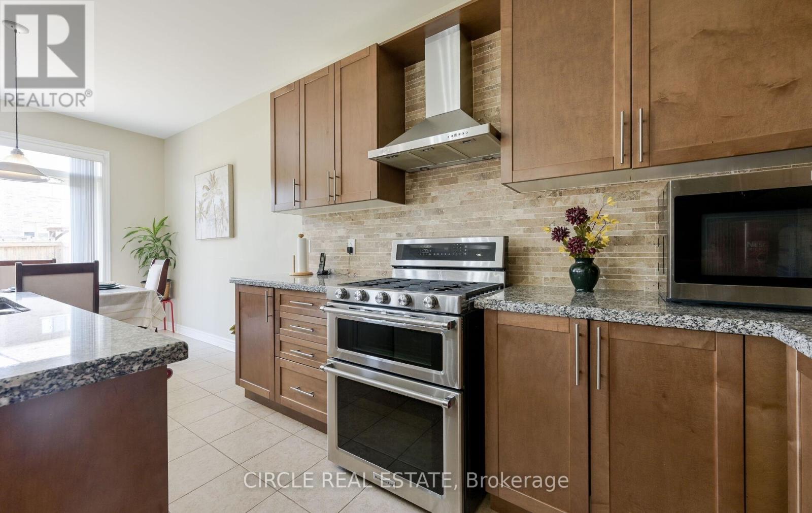 Photo 7 of 166 Sharpe Crescent, New Tecumseth ON