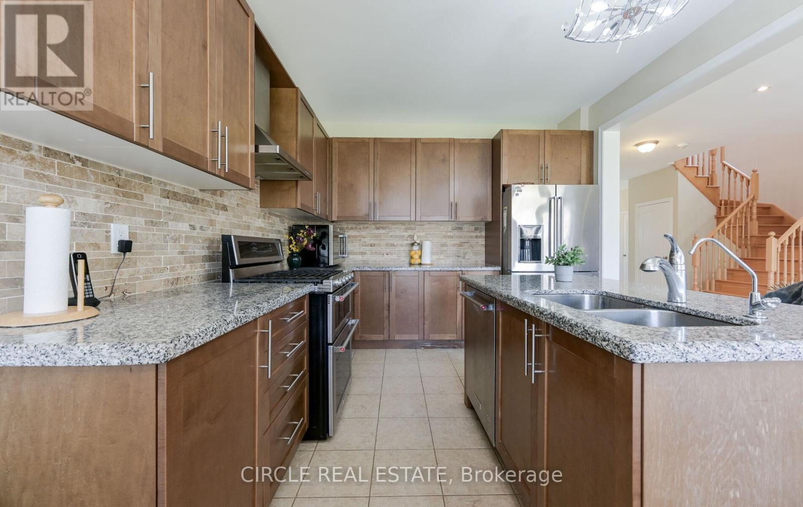 Photo 34 of 166 Sharpe Crescent, New Tecumseth ON