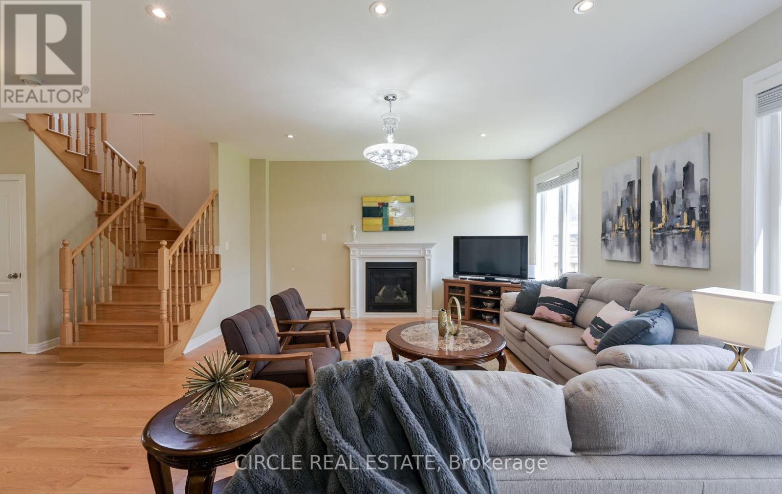 Photo 32 of 166 Sharpe Crescent, New Tecumseth ON