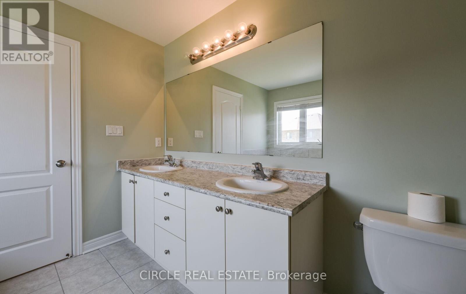 Photo 3 of 166 Sharpe Crescent, New Tecumseth ON