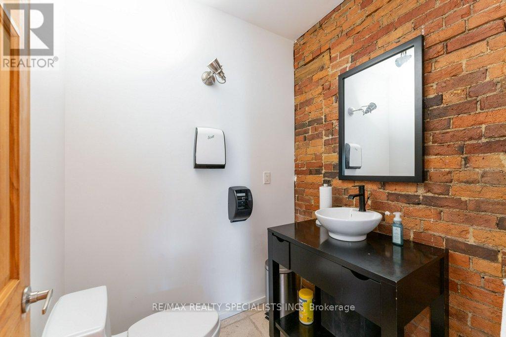 Photo 31 of 287 Queen Street S, Mississauga ON