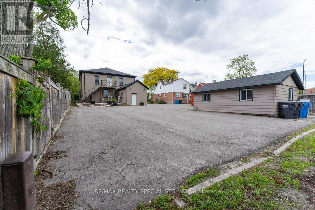 Photo 20 of 287 Queen Street S, Mississauga ON