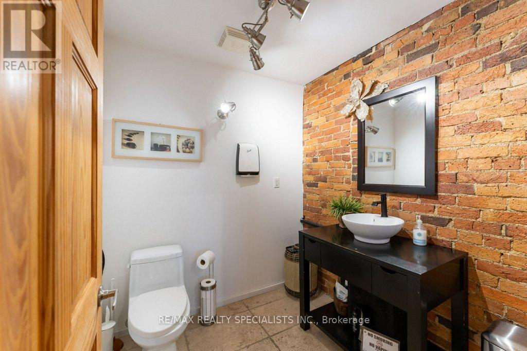 Photo 39 of 287 Queen Street S, Mississauga ON