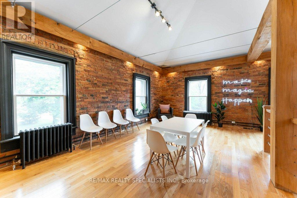 Photo 17 of 287 Queen Street S, Mississauga ON