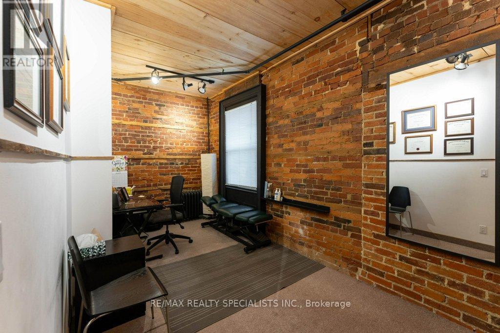 Photo 18 of 287 Queen Street S, Mississauga ON