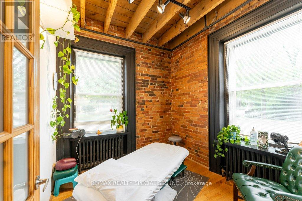 Photo 36 of 287 Queen Street S, Mississauga ON