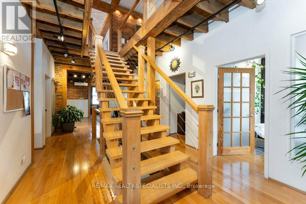 Photo 12 of 287 Queen Street S, Mississauga ON