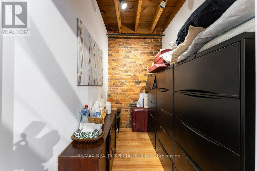 Photo 33 of 287 Queen Street S, Mississauga ON