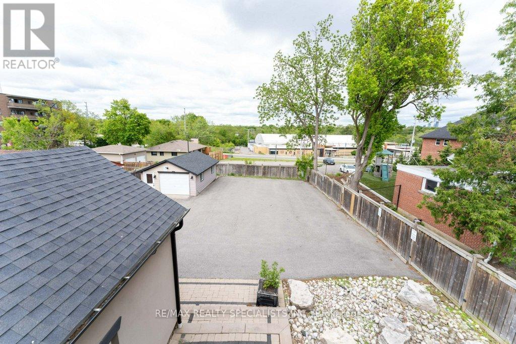 Photo 38 of 287 Queen Street S, Mississauga ON