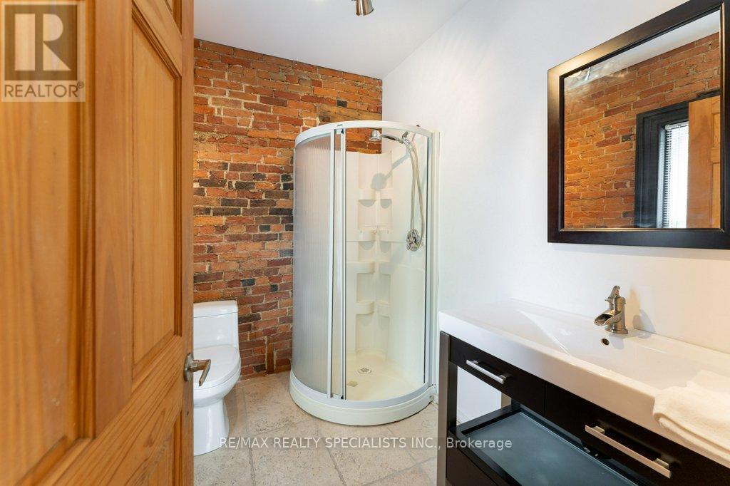 Photo 11 of 287 Queen Street S, Mississauga ON