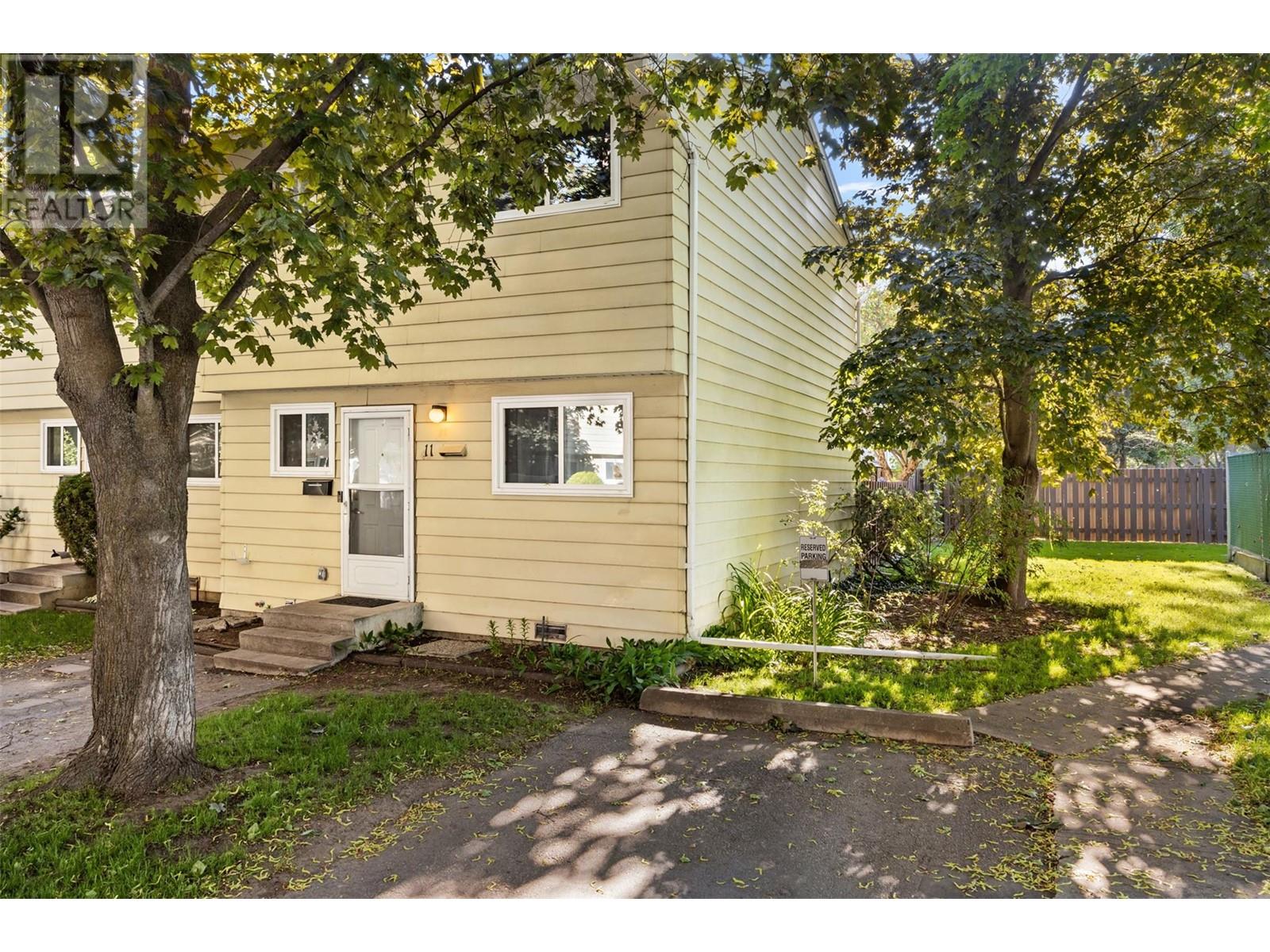 11 1153 Bernard Avenue, Kelowna