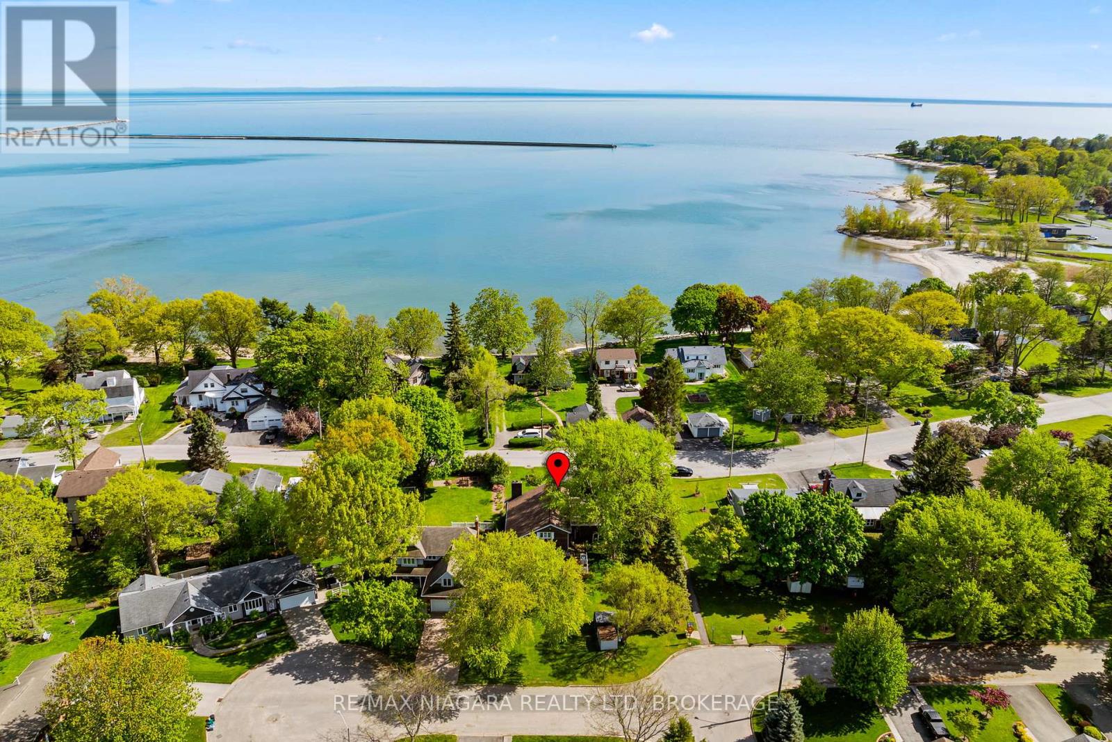 Photo 2 of 144 Tennessee Avenue, Port Colborne ON