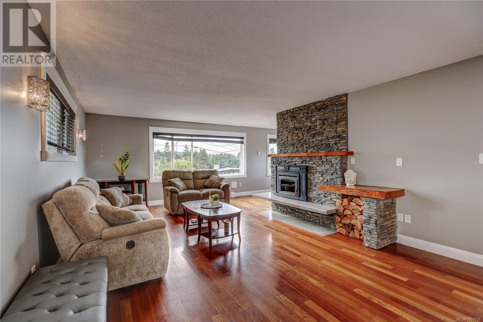 Photo 5 of 985 Malaspina Cres, Nanaimo BC