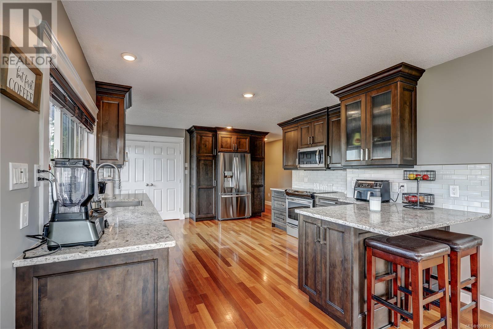 Photo 12 of 985 Malaspina Cres, Nanaimo BC