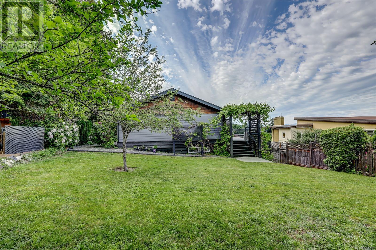 Photo 41 of 985 Malaspina Cres, Nanaimo BC