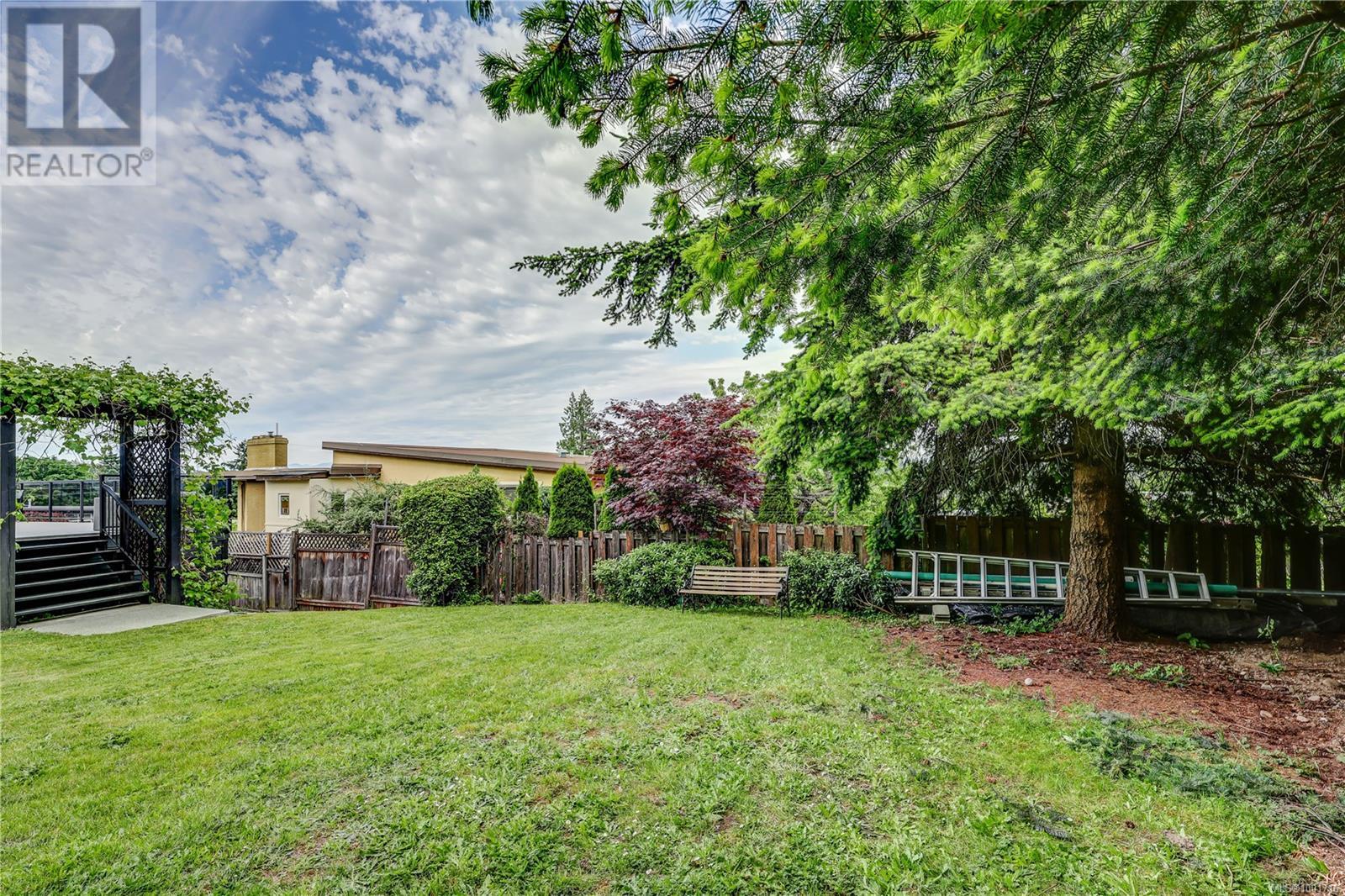Photo 42 of 985 Malaspina Cres, Nanaimo BC