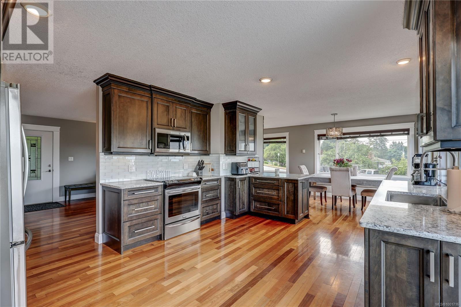 Photo 13 of 985 Malaspina Cres, Nanaimo BC