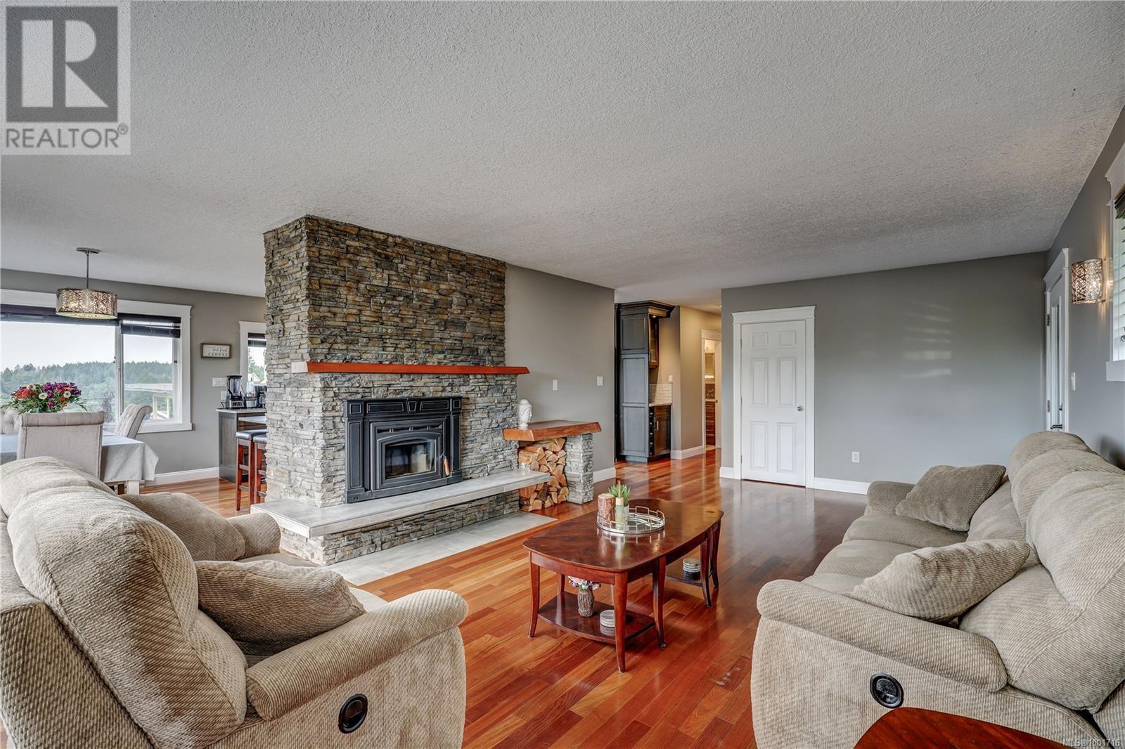 Photo 7 of 985 Malaspina Cres, Nanaimo BC