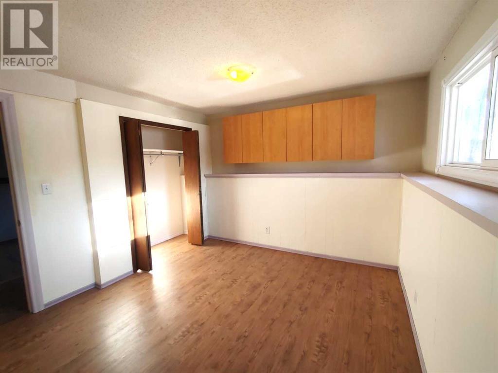 Single Family House Bi-level for Sale in  Sandarac Road NW Sandstone Valley Calgary 