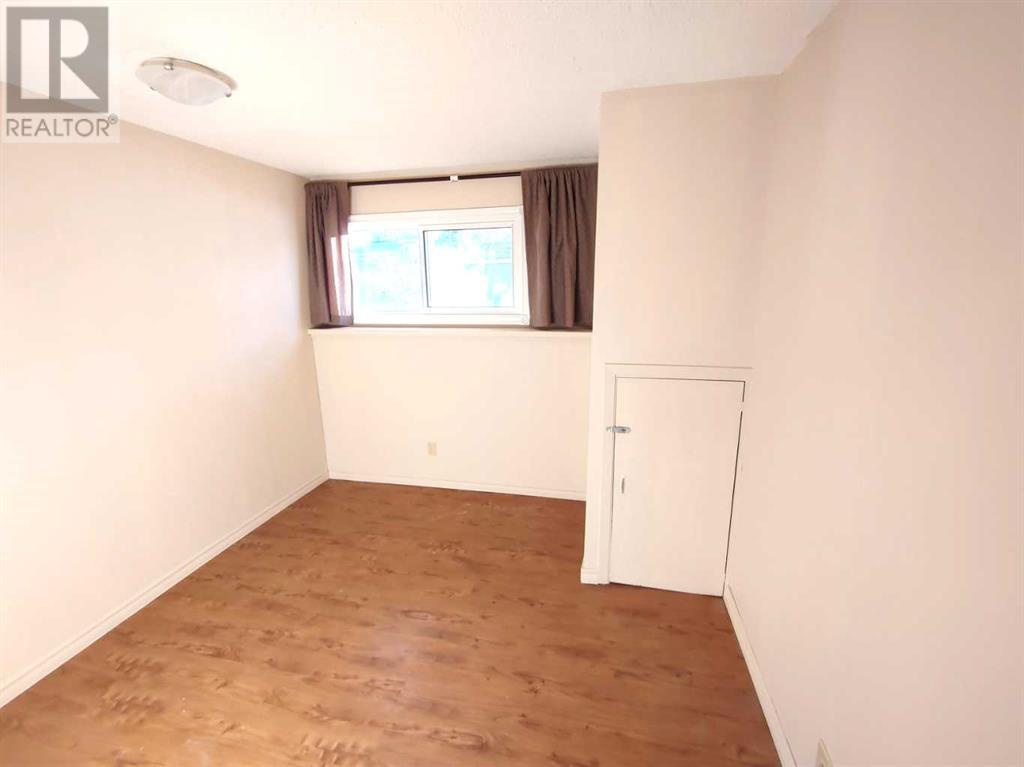 Single Family House Bi-level for Sale in  Sandarac Road NW Sandstone Valley Calgary 