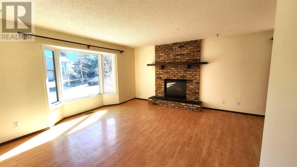 Single Family House Bi-level for Sale in  Sandarac Road NW Sandstone Valley Calgary 