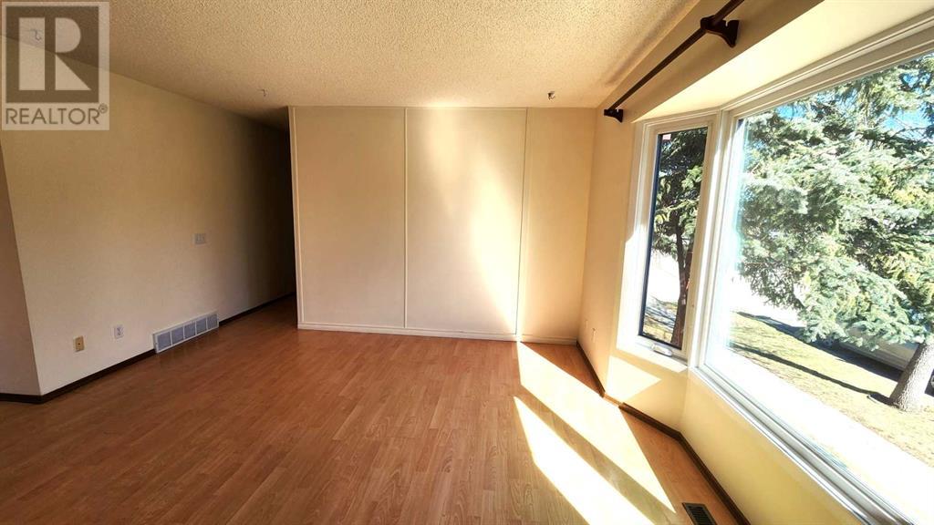 Single Family House Bi-level for Sale in  Sandarac Road NW Sandstone Valley Calgary 