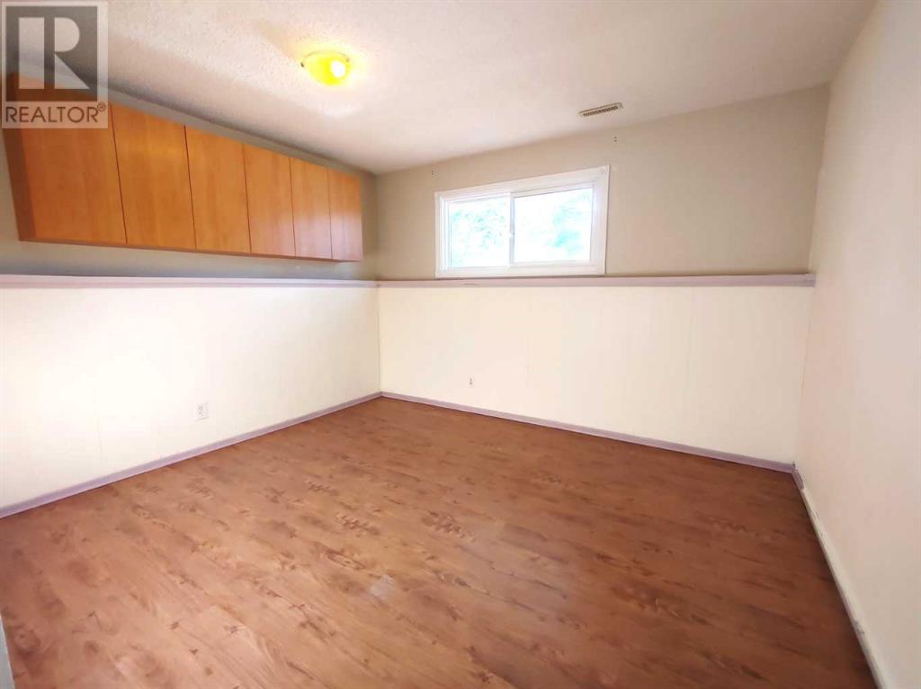 Single Family House Bi-level for Sale in  Sandarac Road NW Sandstone Valley Calgary 