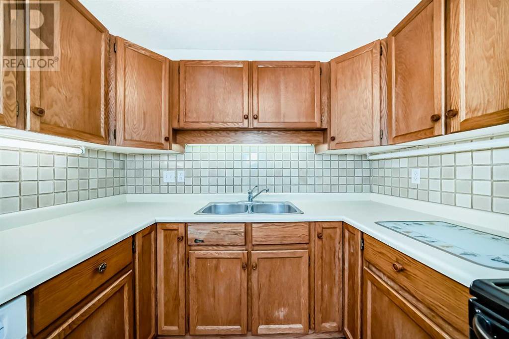 Single Family House Bi-level for Sale in  Sandarac Road NW Sandstone Valley Calgary 