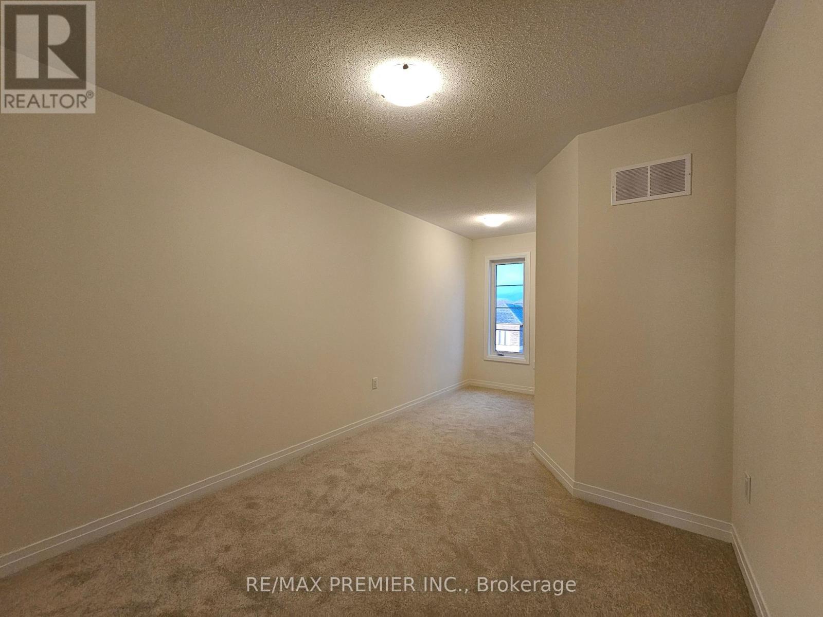 Photo 24 of 38 Cherry Hill Lane, Barrie ON