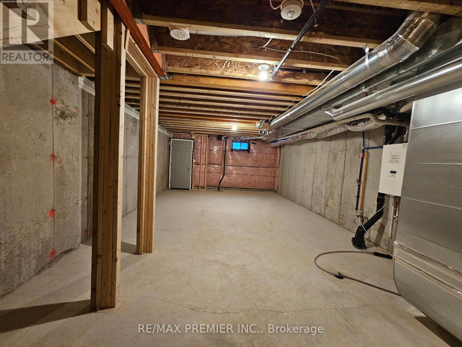 Photo 16 of 38 Cherry Hill Lane, Barrie ON