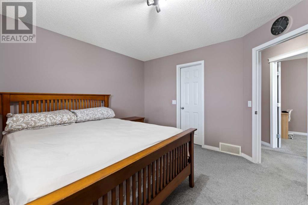Single Family House for Sale in  Saddlefield Place NE Saddle Ridge Calgary 