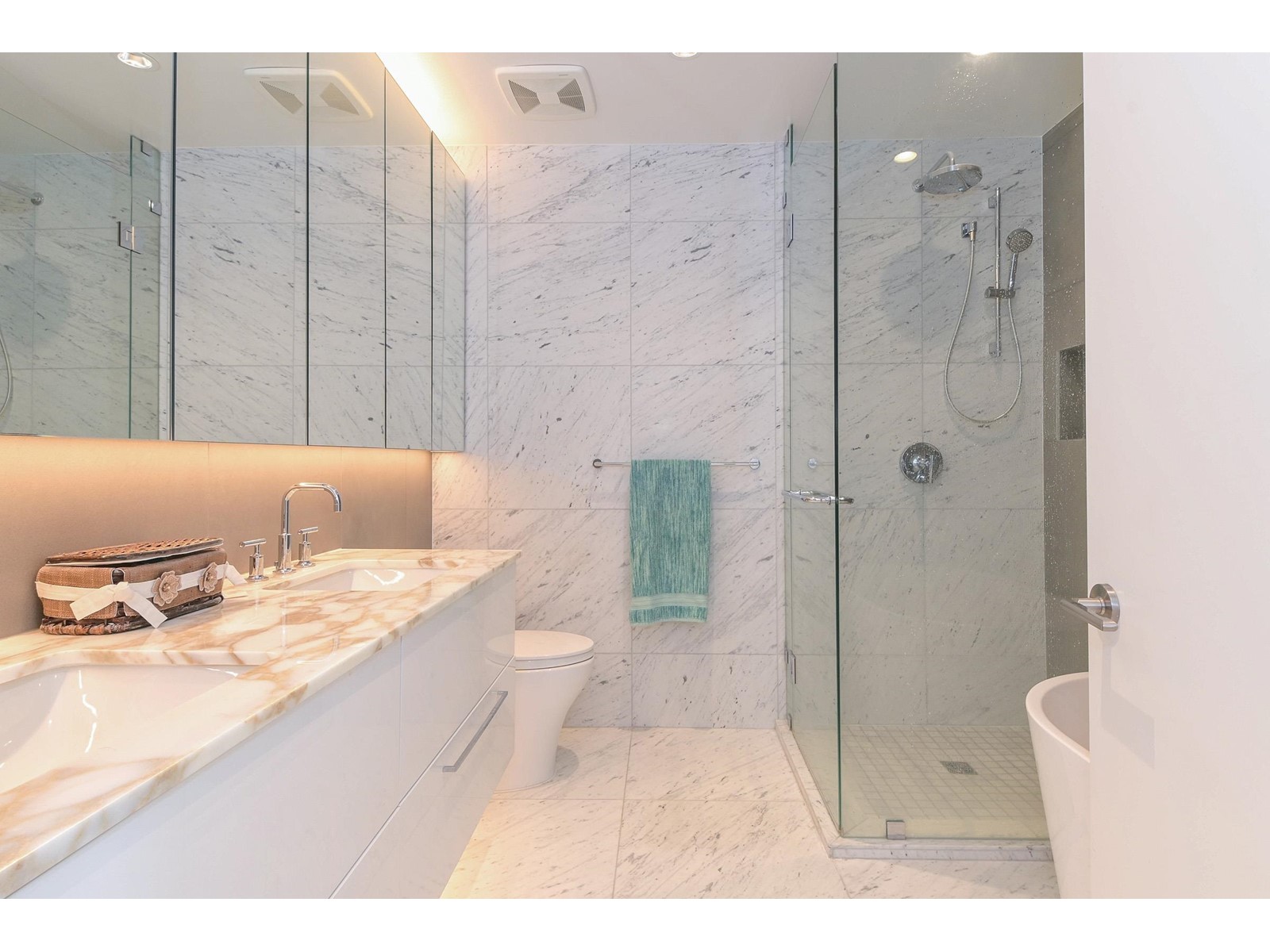 506 1500 MARTIN STREET, White Rock