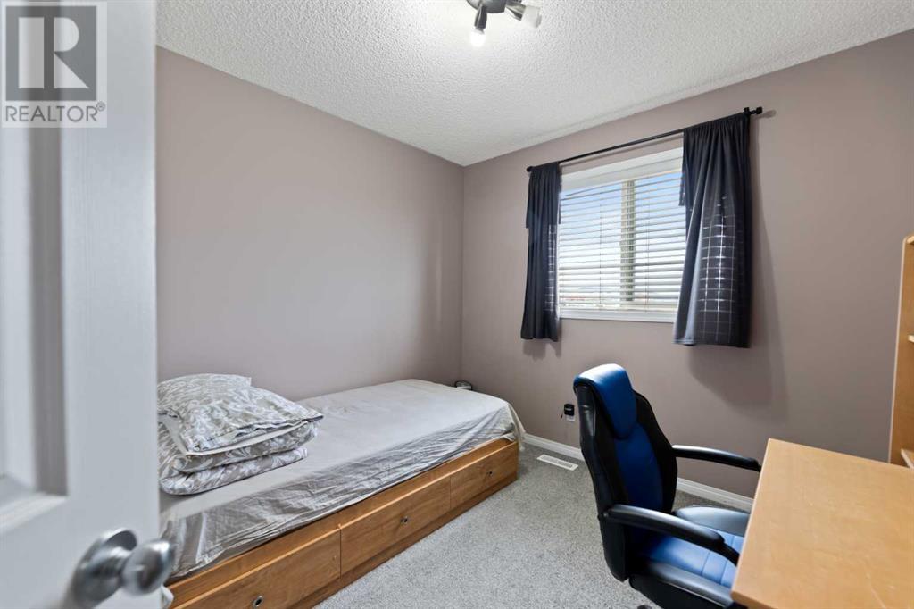 Single Family House for Sale in  Saddlefield Place NE Saddle Ridge Calgary 