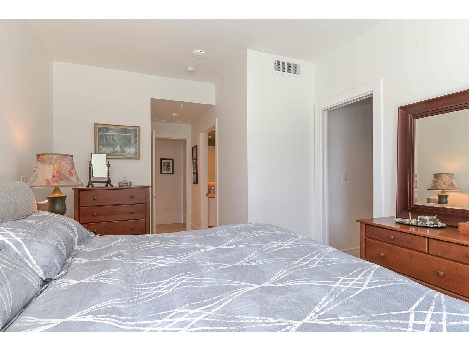 506 1500 MARTIN STREET, White Rock