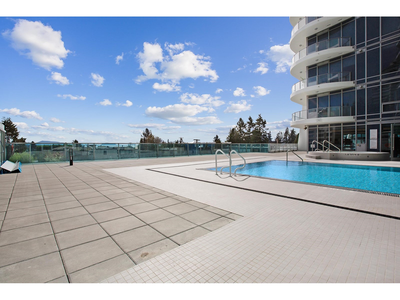 506 1500 MARTIN STREET, White Rock